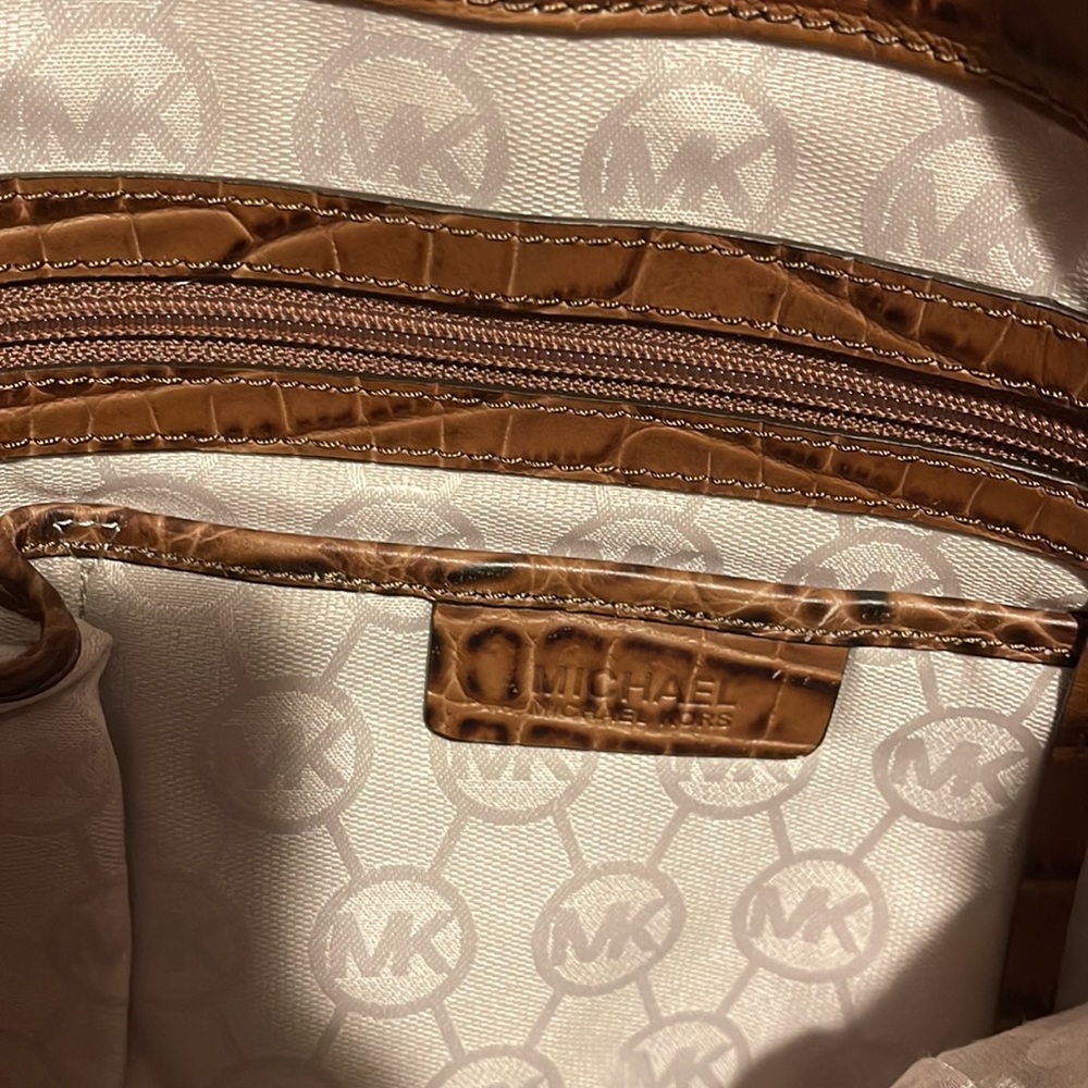 Michael Kors Leather Purse🤎 - Picture 12 of 14